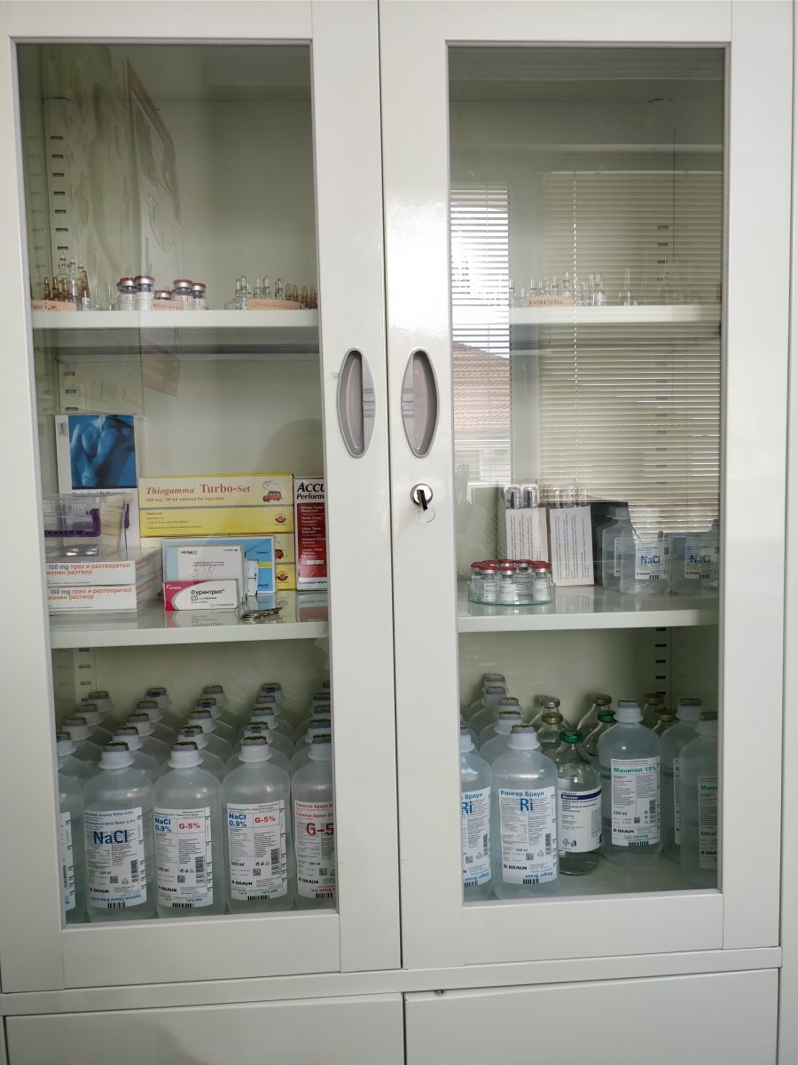 В кабинете врача в клинике Life Hospital